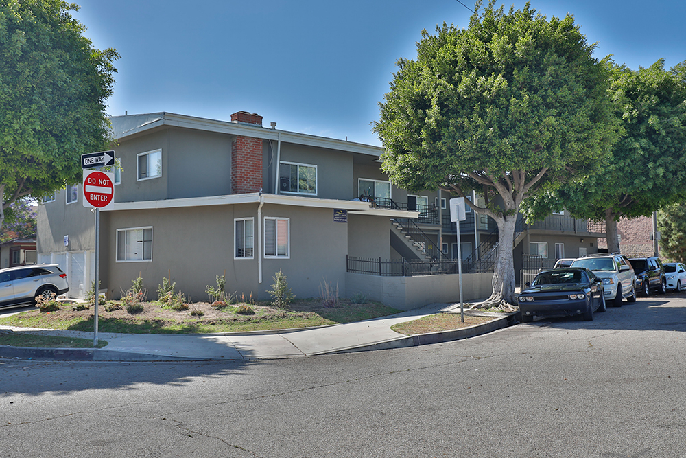 10121 Woodworth Avenue, Inglewood