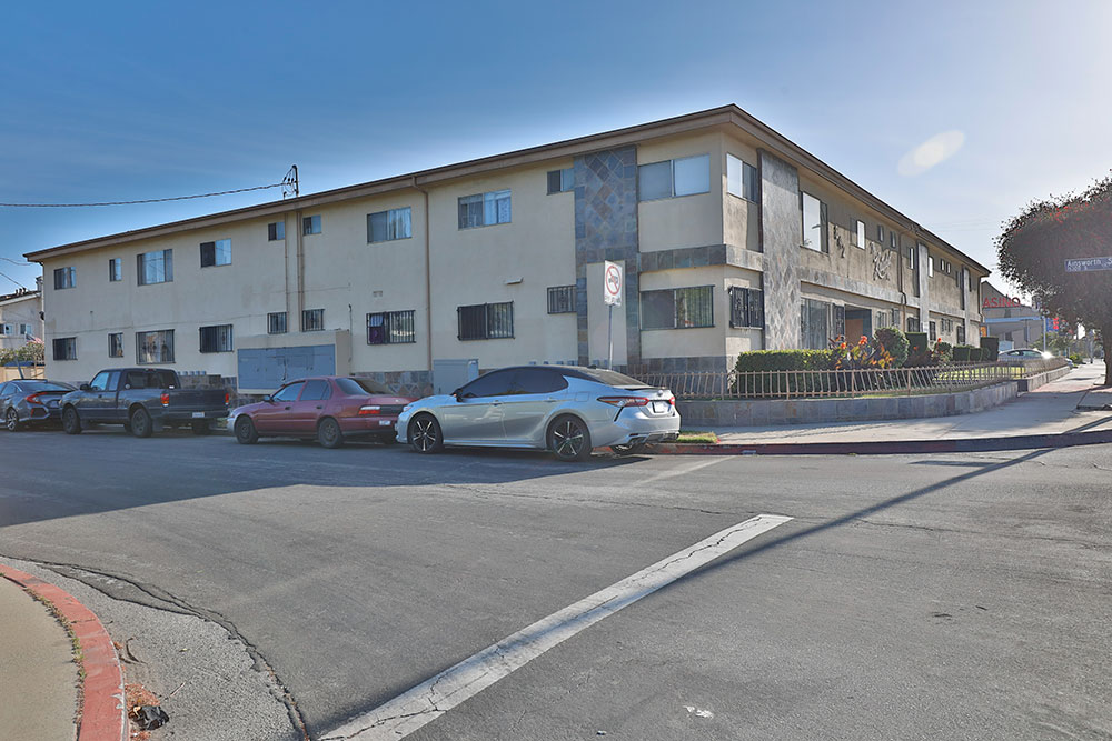 842 West Redondo Beach Boulevard, Gardena